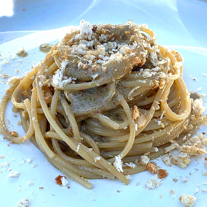 Spaghetti-acciughe-e-mollica-di-pane